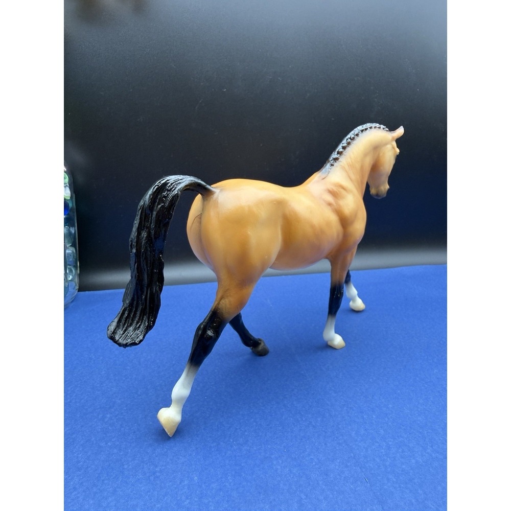 Breyer Horse #953 BUCKSKIN HANOVERIAN FREEDOM SERIES 1:12 SCALE 2019 - Picture 4 of 15
